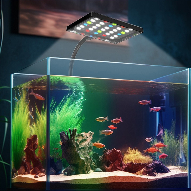 مصباح LED لحوض السمك يعمل عبر  - مراجعة Aquarium Plant Iron وسعره